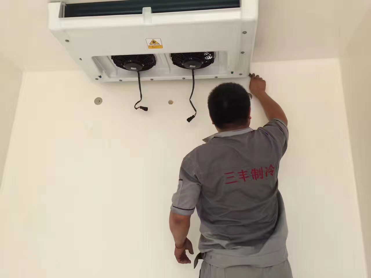 reefer truck evaporator maintenance, refrigerated van cooling unit repair, small reefer unit installation technician